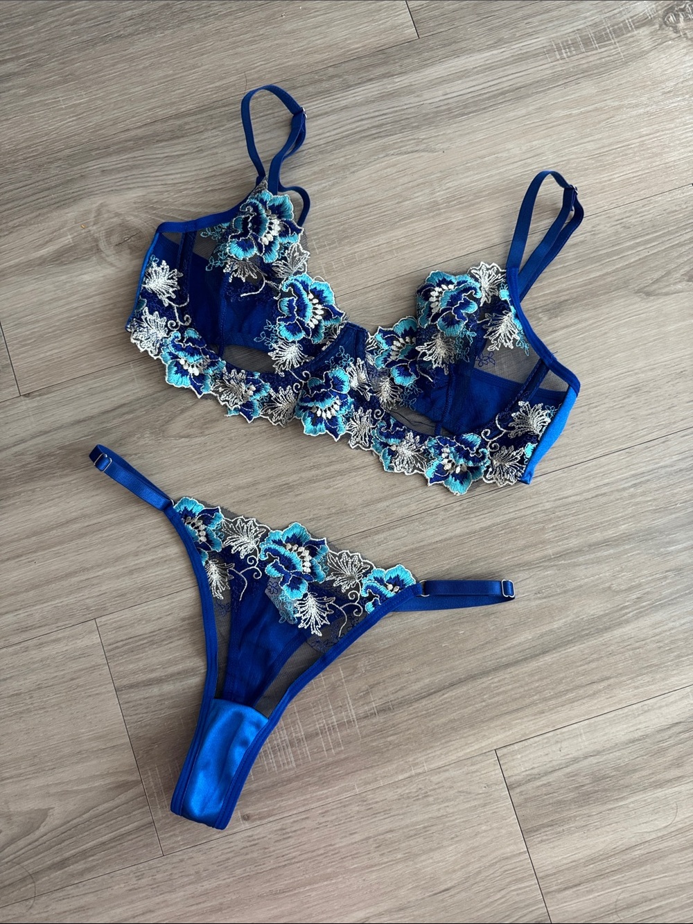 NWOT 2pcs Royal Blue Satin Effect Floral Embroidered Bra & Thong Set, M